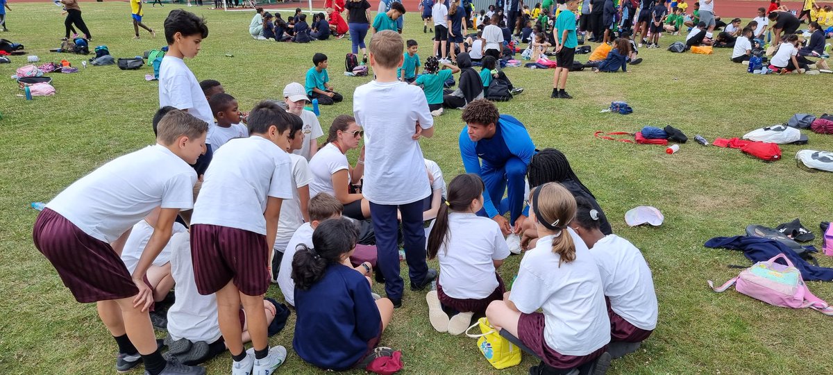 chantryprimary's tweet photo. Fantastic to see such determination from #TeamChantry today at the town sports finals at Stockwood Park! Such great athletes on show, and we even had some gold, silver and bronze medal achievers too...amazing!! 🥉🥈🥇 @LutonSchGames https://t.co/AfATBqCuAD