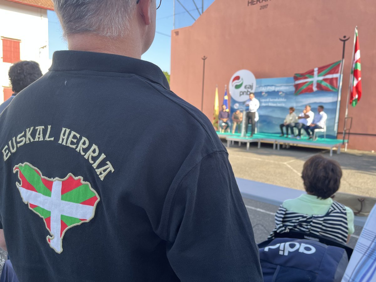 eajpnv's tweet photo. 👉 @PeioEtxeleku, #Ustaritze-n: "#Euskara-k euskaldun egiten eta batzen gaitu. Gure ama hizkuntzaren defentsa #lehentasun bat da". https://t.co/lSEWry4JYH