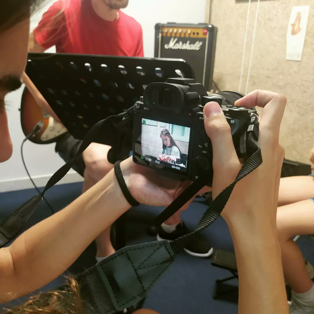 🎸 🎹 Classes de piano, guitarra, cant, violí, combo, orquestra, teatre musical... tot això i molt més ho trobem a l'Escola de Música Barcelona Fusió amb la qual avui mateix iniciem projecte. 

A per l'èxit! 🎶