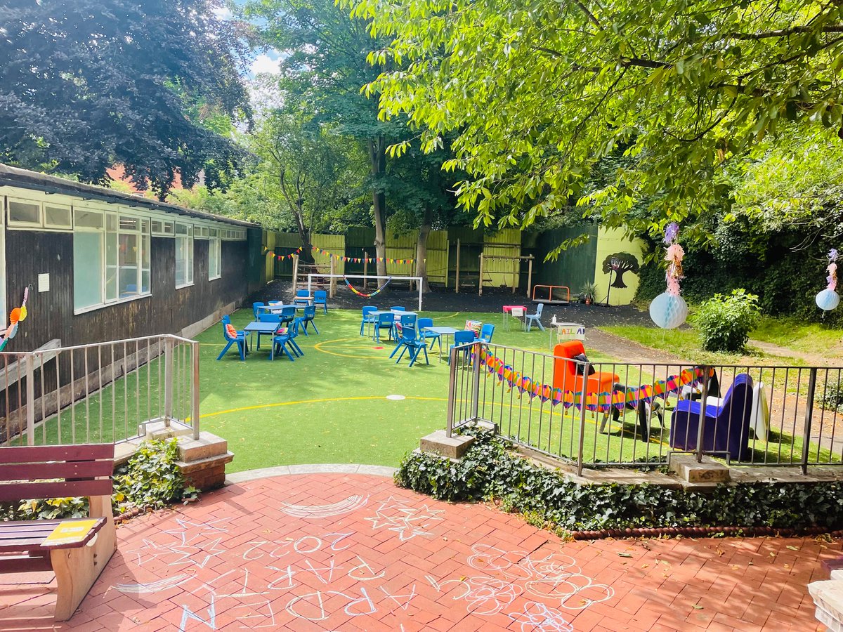 GloucesterHous3's tweet photo. Well that went well. So lovely see all our current and past families and staff. Very proud. Special moments #SEMH #CAMHS  #connection @TaviAndPort @KirstyBrant @erinshinestitch @somosagirl https://t.co/w4Eq4kngAm