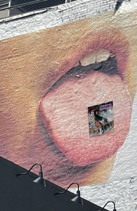 yanasosna's tweet photo. “State of Mind” by @ourZORA:
↳ Soho, BK and Downtown LA Murals
↳ 11,129 minted
↳ 7,462 unique addresses 
↳ 123.5 ETH in sales
↳ 3 day open edition

Amazing to see so many remixes of the artwork using the https://t.co/cOFqGa45mu website https://t.co/rzRj47Rl3t