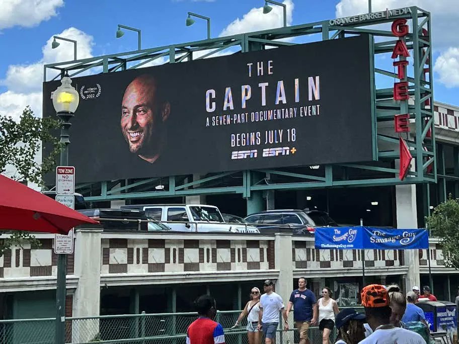 barstoolsports's tweet image. ESPN Putting a Huge Derek Jeter Billboard Right Outside Fenway Park To Promote His Upcoming Documentary is Tremendous Work barstoolsports.com/blog/3423861/e…