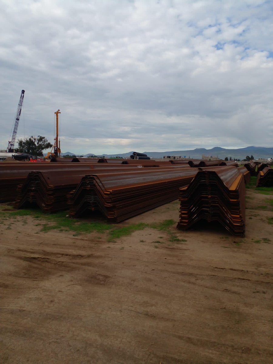 TradeAcero's tweet image. Así se van acumulando las entregas de #tablestaca metálica en el sitio de la obra. Si tu proyecto requiere tablestaca a metálica, contáctanos!!! @TradeAcero