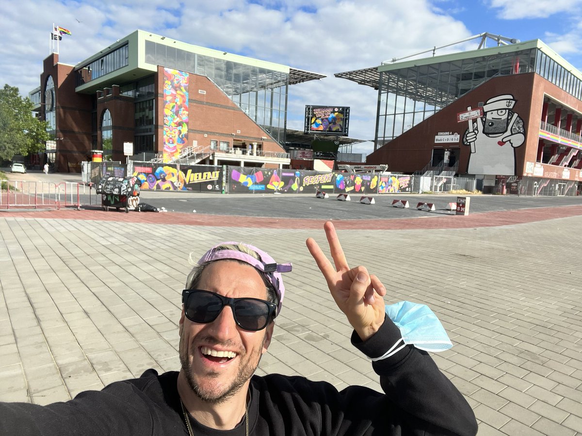 Micha Fritz (@michafritzvca) on Twitter photo Goodbye <a href="/MTG_SocialArt/">MILLERNTOR GALLERY</a> ✌🏻
Today is the day where we give back the keys of the <a href="/fcstpauli/">FC St. Pauli</a> arena
(und zwar besenrein 😂)
See you 2023 Goodbye <a href="/MTG_SocialArt/">MILLERNTOR GALLERY</a> ✌🏻
Today is the day where we give back the keys of the <a href="/fcstpauli/">FC St. Pauli</a> arena
(und zwar besenrein 😂)
See you 2023