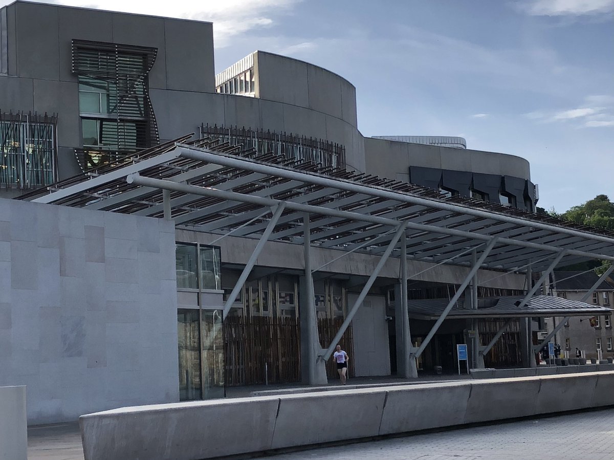 BBCPhilipSim's tweet photo. In position outside the Scottish Parliament, where a large delivery of popcorn is expected any moment now https://t.co/hMeEwd3OGi
