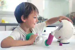 FlashTweet's tweet photo. 4️⃣🧡[#CoupdeFlash] #HealthCare : Joe le #robot de @ludocare aide les enfants asthmatiques à prendre leur traitement https://t.co/9kPSbiW6WH @LUsineDigitale 

💬La #startup 🇫🇷 lève 4,2 M€ pour lancer une étude clinique après un teste auprès de 300 familles 
 
#FlashTweet⚡️ https://t.co/qEpNR0LiKC