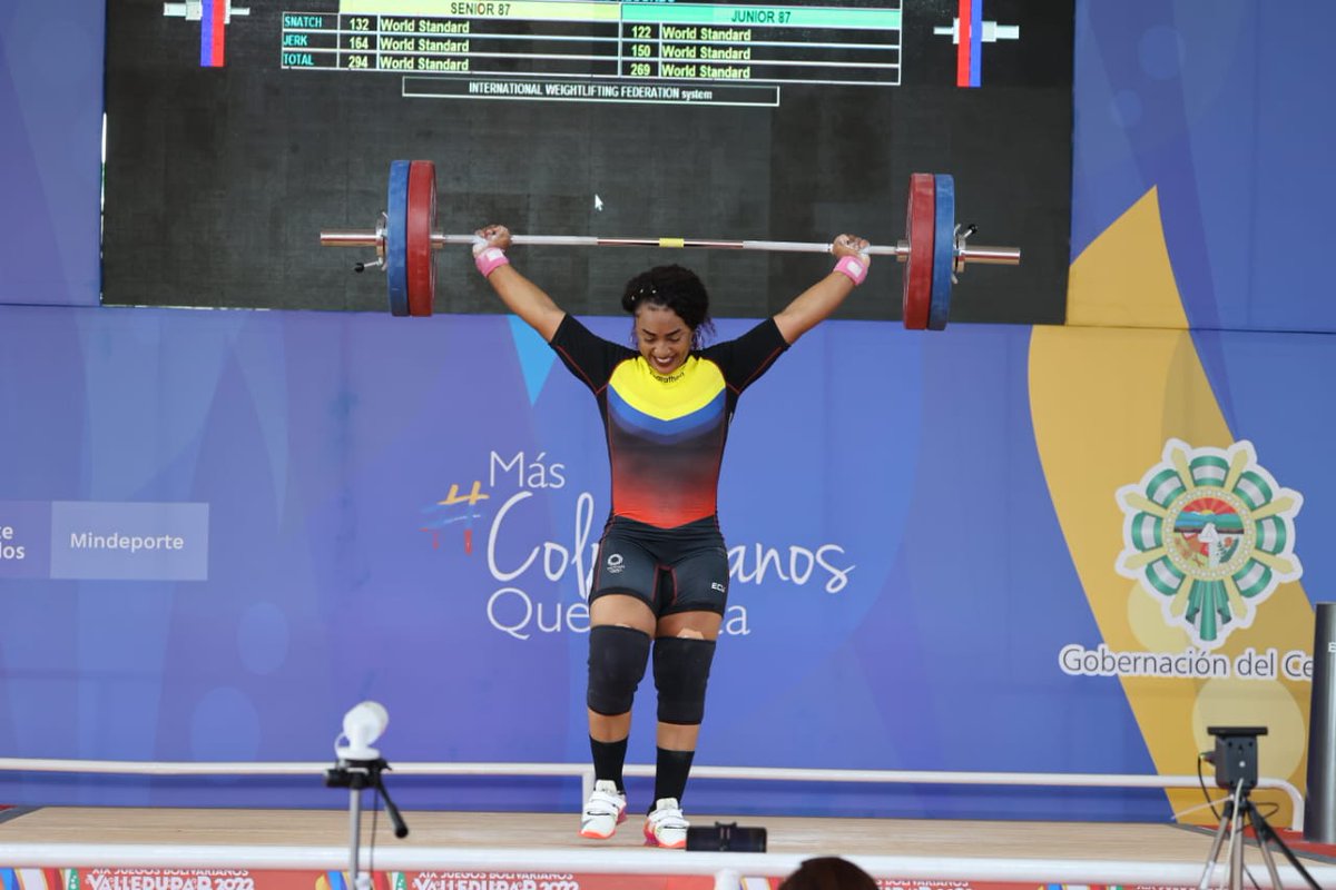 ECUADORolimpico's tweet photo. ORO 🥇 PARA ECUADOR

Tamara Salazar se queda con el primer lugar en el arranque de la división 87 kg de levantamiento de pesas en #Valledupar2022

En breve se viene el envión... https://t.co/U6tgso7CnC