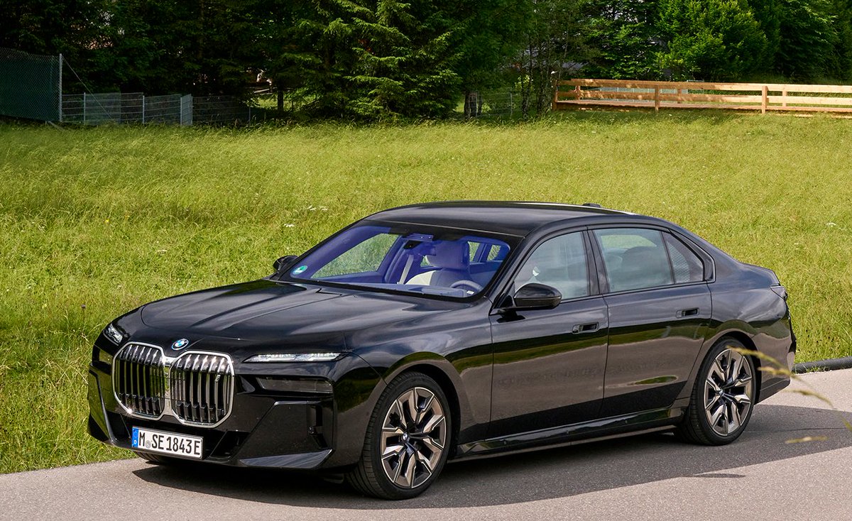 motorpuntoes's tweet photo. Llega el #BMW #i7 Protection, la primera berlina eléctrica blindada del mundo
https://t.co/TFQ2iKSD6k
#Berlinas #emobility @BMWEspana #BMWi7 #THEi7 #BMWProtection #Electricos #EV https://t.co/LKj1LJ4FJR