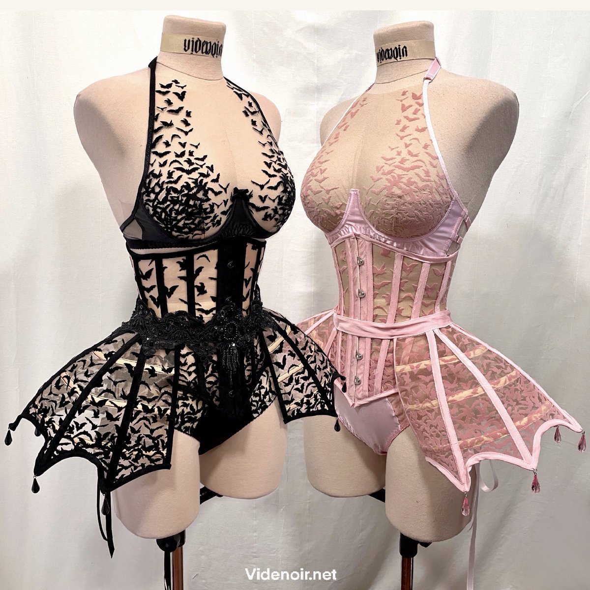 videnoircouture's tweet photo. Me, Also Me #pink #black #bats #goth #gothic #halloweeniscoming #videnoircouture #videnoir #esembles #eyecatching #mealsome https://t.co/mES7LgjGO4