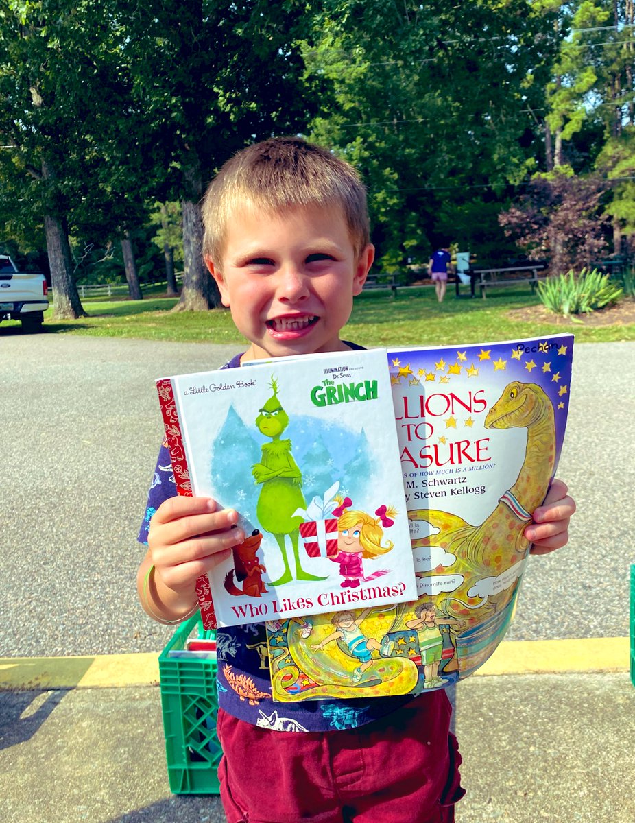 @GCPSBookmobile served up smiles, books, and popsicles this morning! 😊 📖 🍧