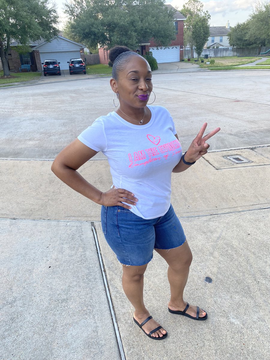 LadyTJ220's tweet photo. Summer break is always such a blessing for some much needed self care. I’ve been more disciplined in my eating by doing @ww_us and I worked out every day in June and will do the same in July. 🙏🏽💪🏽🤜🏽🤛🏽
#popoutseason
#weightwatchers
#selfcare
#mevsme https://t.co/dBxuMf4Q0w