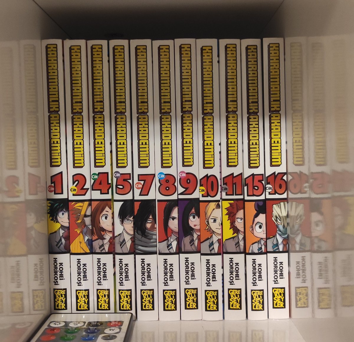 enfjoikawa's tweet photo. MANGA SATIS

 elimde olan ciltler bunlar satiyorum toplu alımda indirim dusunurum tanesini 25tl olarak dusundum 

@mangatakastr @mangasatis @mangatradetr https://t.co/Dir4l3k1KF