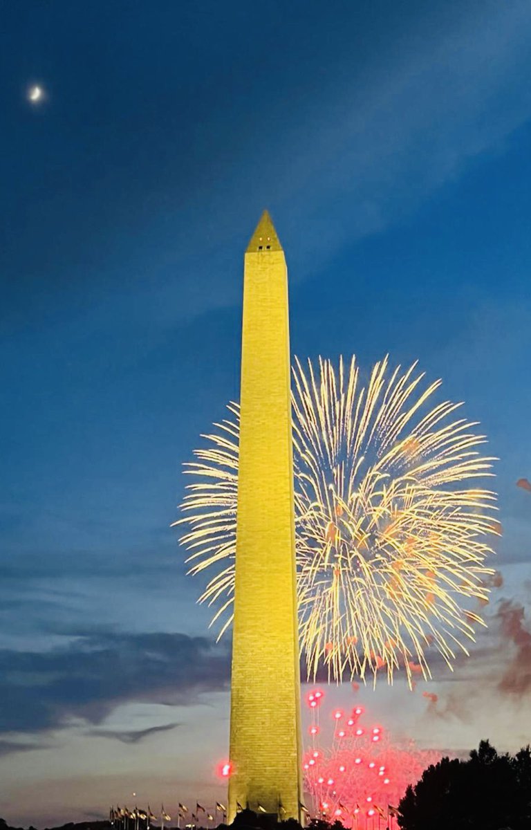 stephaniejowers's tweet photo. 4th of July @USAinKSA @StateDept welcome to the Saudi Young Leaders Exchange Program delegates. We are making the most of every moment together. 🇸🇦🎆🇺🇸 #SYLEP https://t.co/0BhUgRPyhI