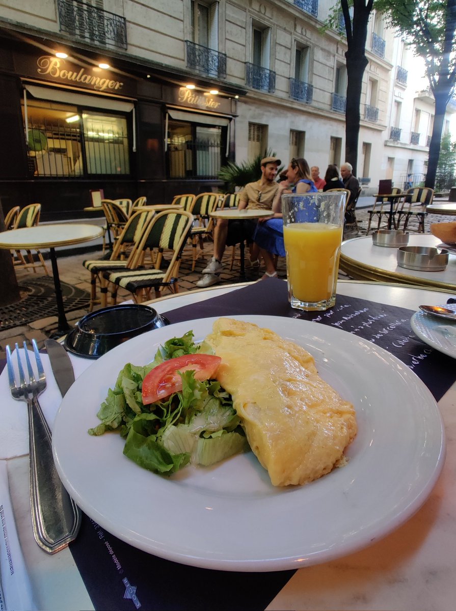 uncagedvini's tweet photo. While I was actually wanting to photograph the gorgeous French omelette, I ended up capturing a warmly cute eye contact moment too. #ParisWeekend https://t.co/nyF9eI2CWF