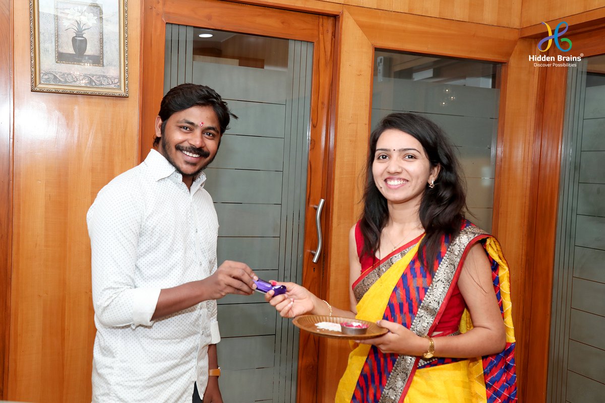HiddenBrains's tweet photo. Hidden Brains' 19th-anniversary celebrations started with a traditional welcome for team members on 1st July 2022. It was an emotional moment —a gesture that set the tone for all HBians.
#Convergence #ILoveHB #HBRocks #HBCelebrates #BestPlacetoWork #HiddenBrains #LifeAtHB https://t.co/aVgbhyUNfZ