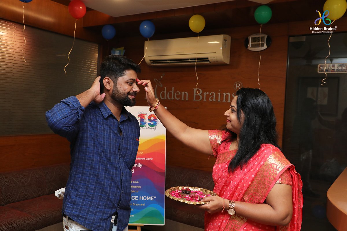 HiddenBrains's tweet photo. Hidden Brains' 19th-anniversary celebrations started with a traditional welcome for team members on 1st July 2022. It was an emotional moment —a gesture that set the tone for all HBians.
#Convergence #ILoveHB #HBRocks #HBCelebrates #BestPlacetoWork #HiddenBrains #LifeAtHB https://t.co/aVgbhyUNfZ