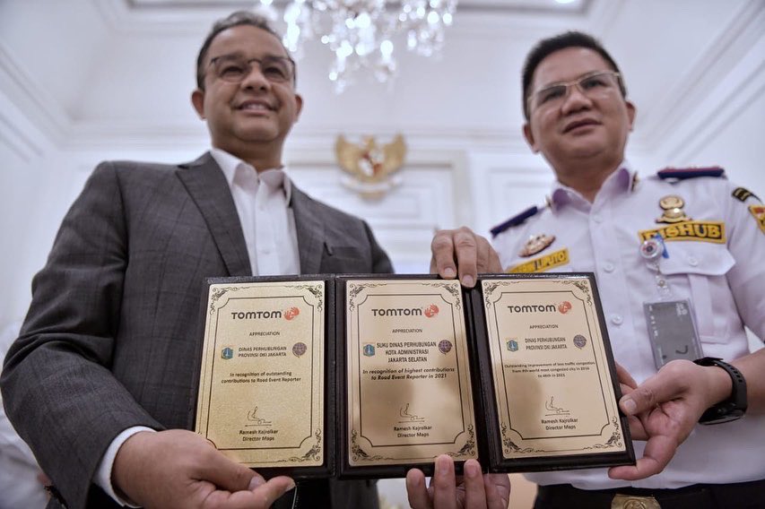 aniesbaswedan's tweet photo. Alhamdulillah, atas nama Pemprov DKI Jakarta, kami baru saja menerima beberapa piagam yang menggambarkan hasil dari kinerja kolektif seluruh pihak di bidang Transportasi serta Lalu Lintas.

#JakLingko
#JakartaKotaGlobal
#DishubDKIJakarta https://t.co/w8TECCwLUb