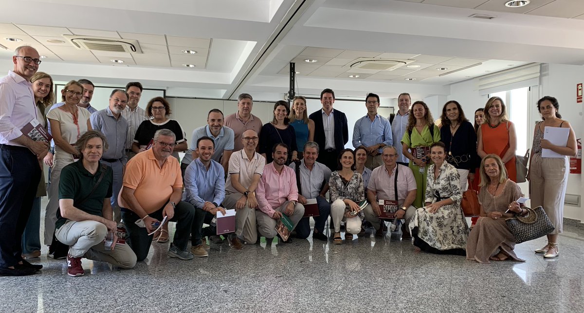 COFMadrid's tweet photo. Hoy nos reunimos con un grupo de colegiados para avanzar en el camino del proyecto: “Construyamos juntos el Colegio” e idear un plan estratégico en base a la opinión de colegiados, administraciones y equipo del #COFM.

Seguimos trabajando… https://t.co/5ADqFQ3Xrh