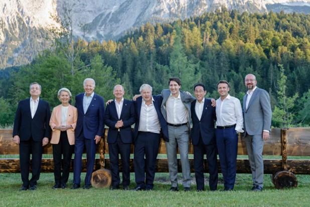 EU_Logos's tweet photo. #Factoftheday 27.06.22
Les chefs d’état du G7 se réunissent dans un contexte de flambées générales des prix. Une image d’unité face à Moscou est envoyée. De nouvelles restrictions sur les énergies russes et une interdiction de l’importation d’or sont en pourparlers https://t.co/JgUnXKyu2z