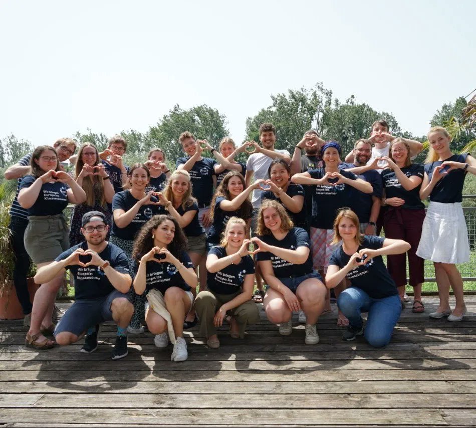 Nach zwei Jahren, in denen nur virtuelle Treffen möglich waren, haben wir uns vom 17. bis 19. Juni in Hannover endlich wieder in Präsenz zu einem Jahrestreffen zusammengefunden 🌞 Lest hier nach, was wir alles erlebt und erledigt haben: buff.ly/3Aql2k6 <a href="/Erasmus_DAAD/">NA DAAD 🇪🇺</a>
