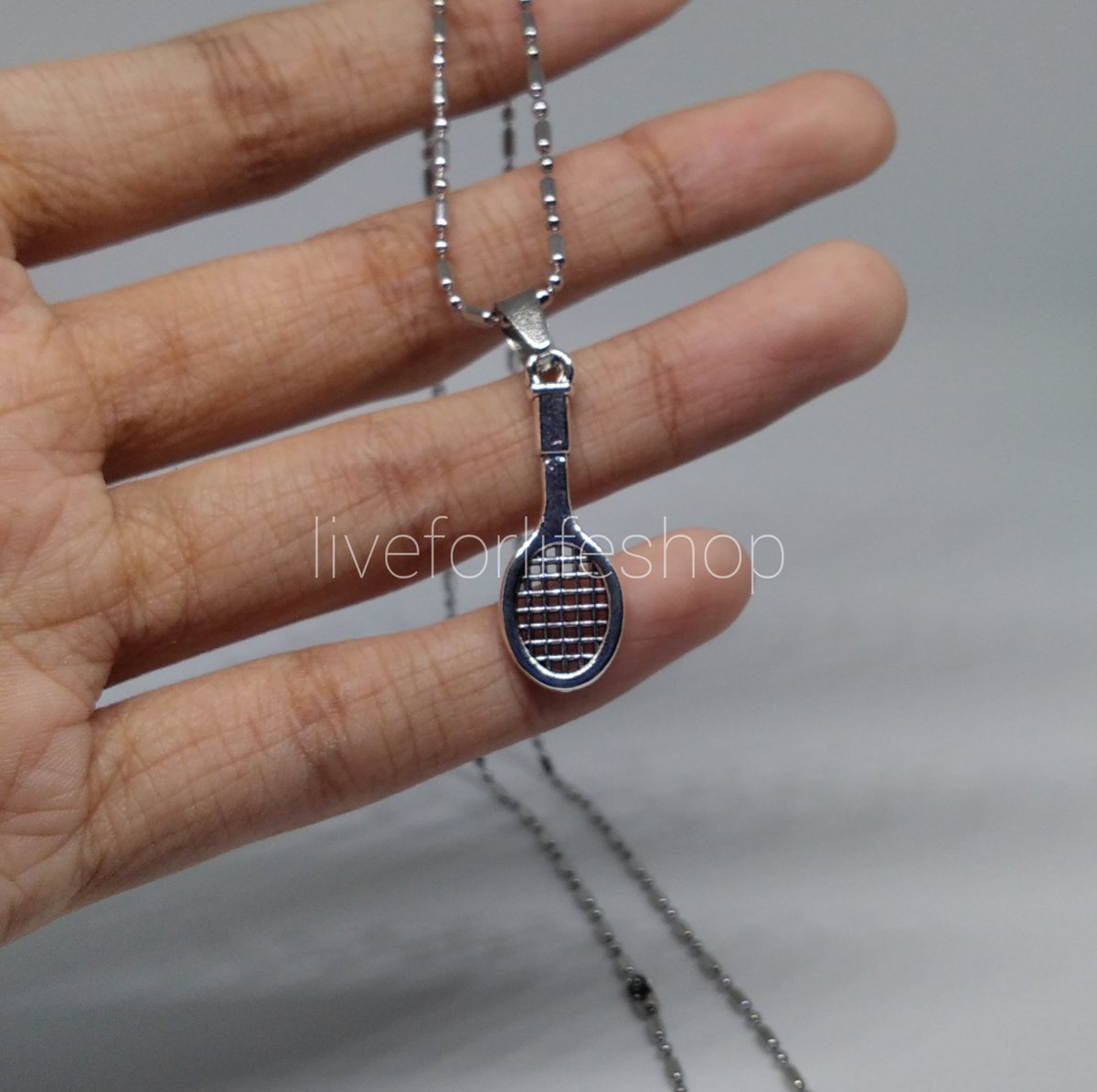 Produk baru dari liveforlifeshop, kalung raket. Lebih kecil dan ringan.
Rantai monel anti karat 45 cm, liontin zinc alloy 2,9 cm.

Diskon 11% jadi 40k aja, avail di shopee stok terbatas shopee.co.id/product/153619…