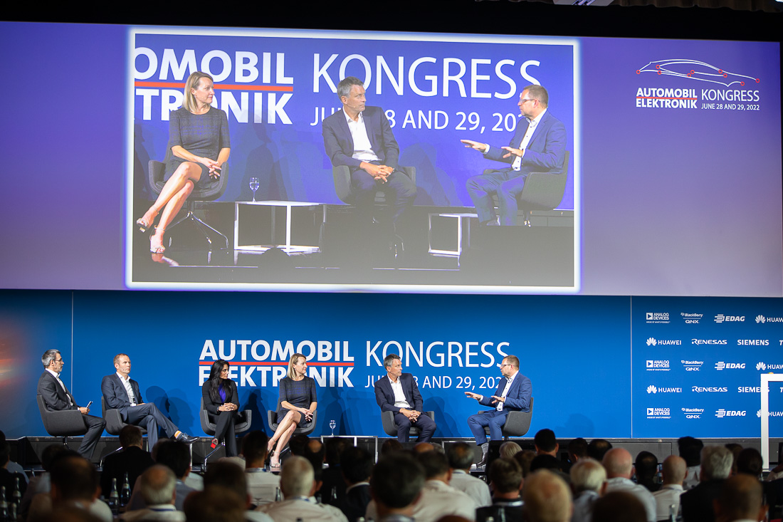 #throwback I had a top-class exchange with inspiring people at the #AutomobilElektronikKongress about software-defined cars and bringing forward the #semiconductor business <a href="/BoschGlobal/">BoschGlobal</a> #AutomotiveElectronics