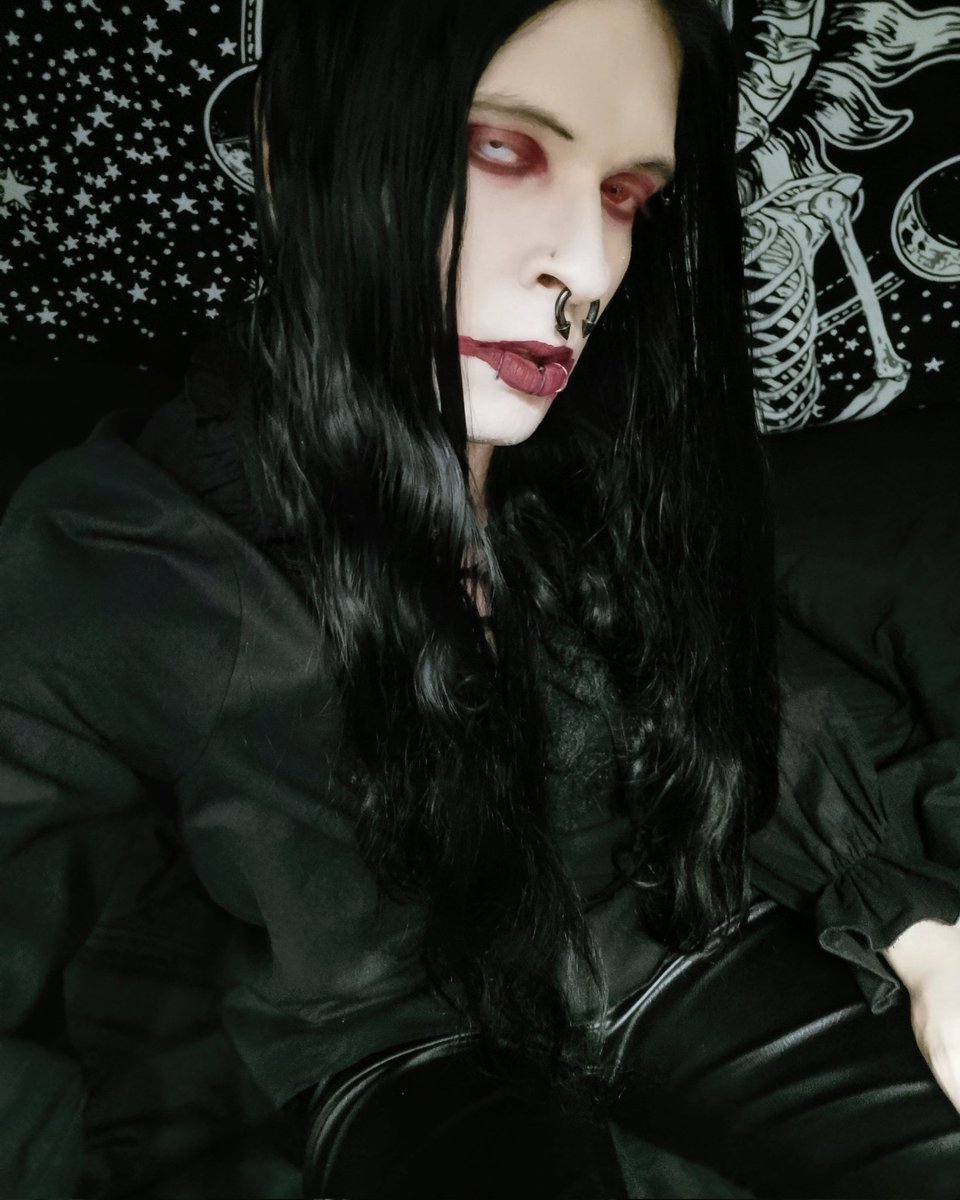 ⚰️🦇
#goth #Vampire #gothguys