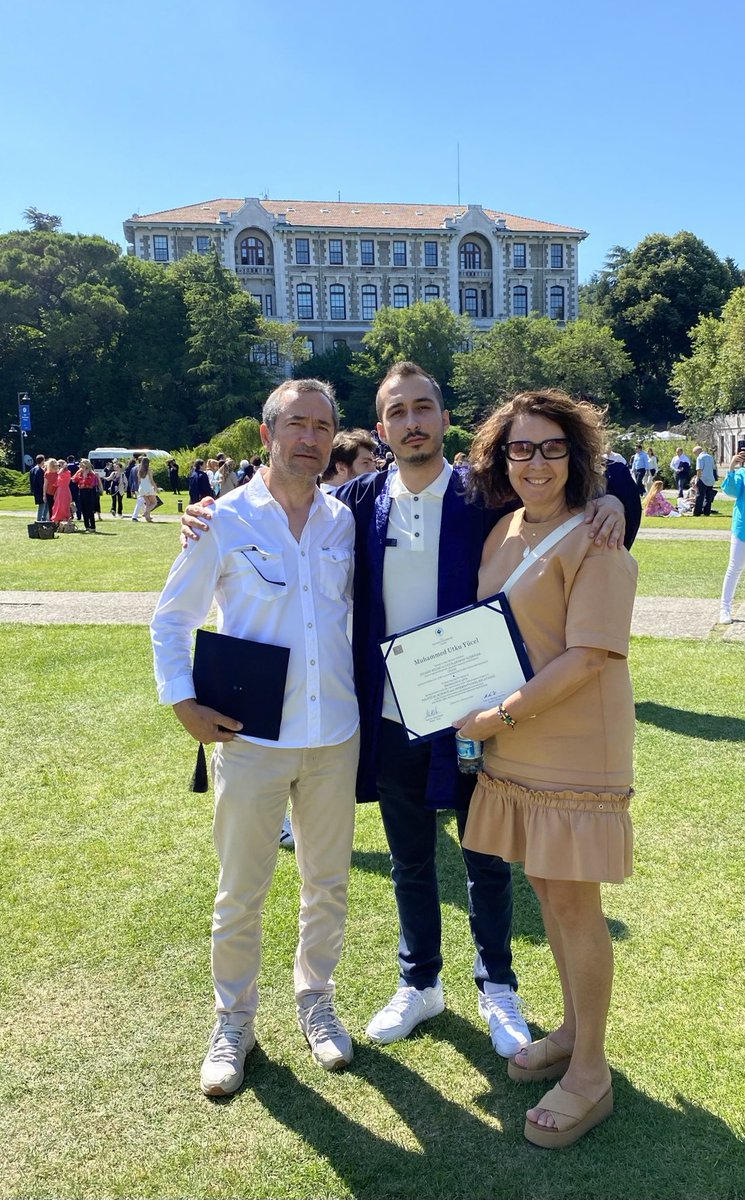 Çok sevdi zor aldık okuldan😉 okul  bir tecrübe kaybederken, futbol dünyası bir Boğaziçi’li kazandı. Her şey gönlünce olsun ⁦<a href="/UtkuYucell/">utku yucel</a>⁩