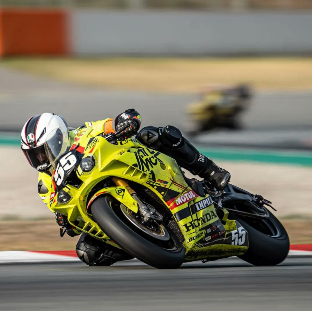 MOTOCI_Romero's tweet photo. ¡Vaya carrerón! Estás 24H del @circuitdebcncat  han sido muy especiales, no solo por que con el @MARTI_MOTOS Dream RT 55 hayamos sido segundos de Superstock 1000 y 5 de la general, si no por compartirlo con un equipo único!🔥 Hilo 👇 https://t.co/nWjEqnxwD4