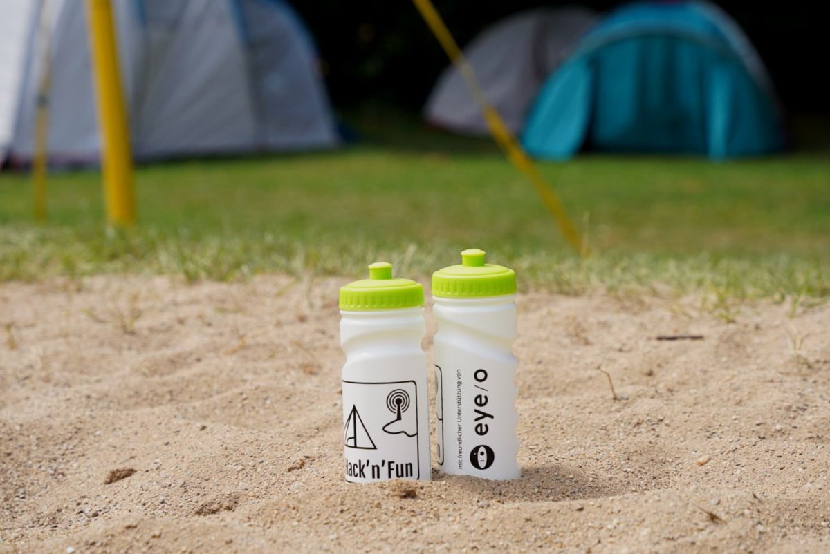 Der letzte Workshoptag bei #HacknSun2022 ist in vollem Gange – mit bestem Wetter und dank <a href="/eyeo/">eyeo</a> ohne durstige Teilnehmende!