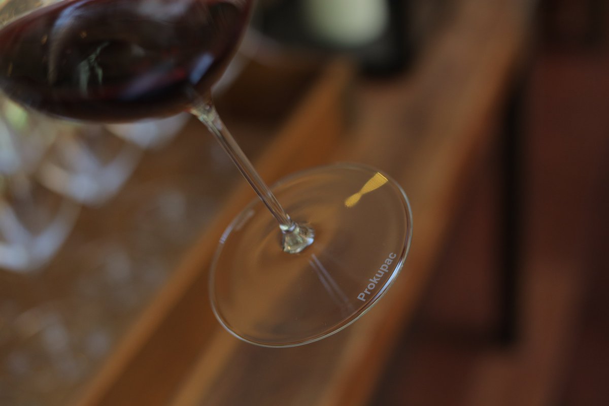 Prva količina brendiranih Prokupac #Riedel Performance čaša je stigla u Srbiju! Čaša je ovim postala deo Riedel-ovog kataloga koji koriste vinari i ugostitelji širom sveta, i time je prokupcu, vinarima i vinskoj tradiciji Srbije odato priznanje za autentičnost i kvalitet.