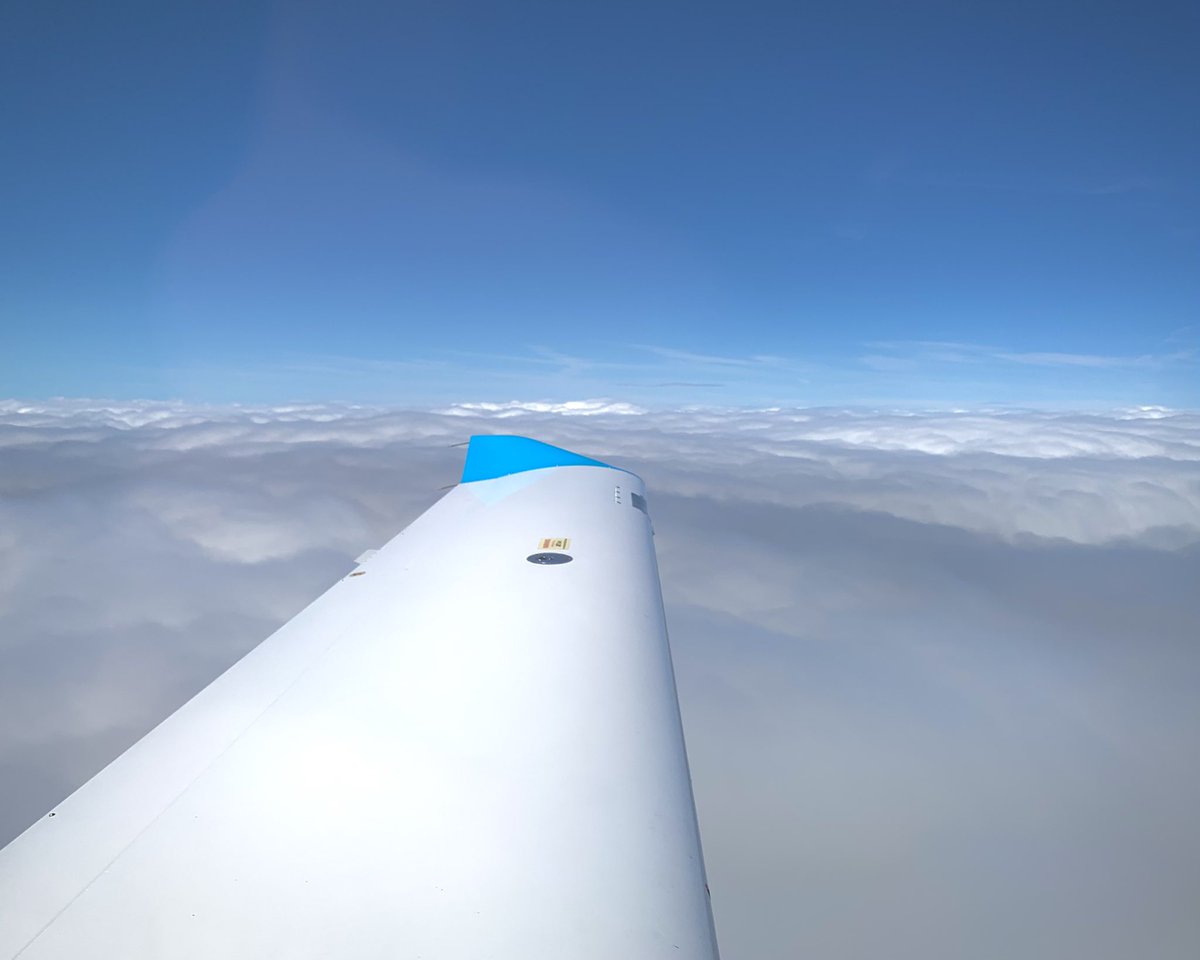 ___ASW___'s tweet image. Above the ☁️ 

@DiamondAircraft #whyifly