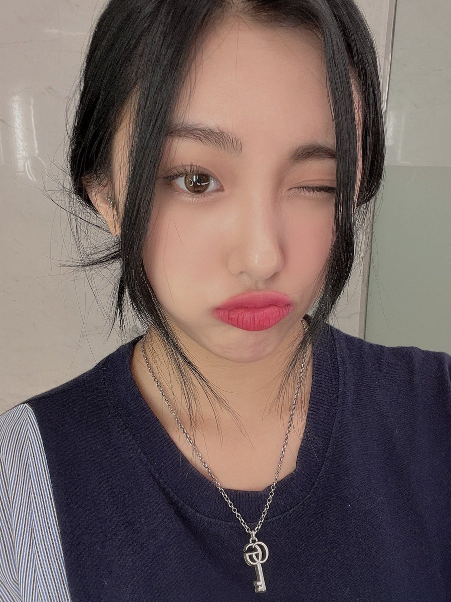 PortalAlSHA's tweet photo. Aisha atualizou o fancafe: [02/07] 

“Tada!
 Sinto sua falta, meus amores 😍”

cr.everglowkr https://t.co/cDmUbsil0T