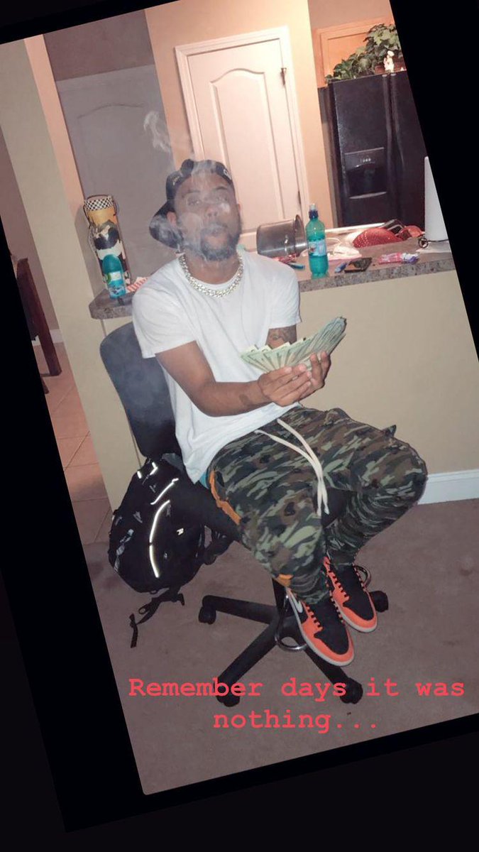 trilldeeee's tweet photo. She Banking on me I got Bankk🏧 https://t.co/czSQsl1rFV