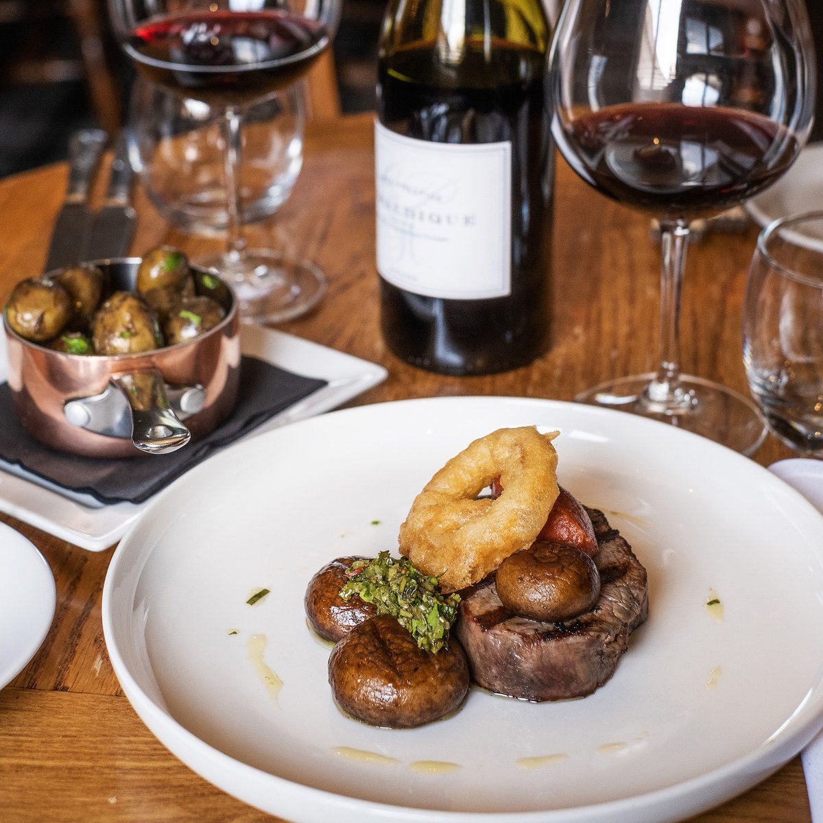 If you're staying with us try this out. Fillet steak, garlic mushrooms, potato terrine & onion rings with a side of beef dripping new potatoes and a nice glass of red. #foodies #staycation #burystedmunds #suffolk #fornhamallsaints 😘