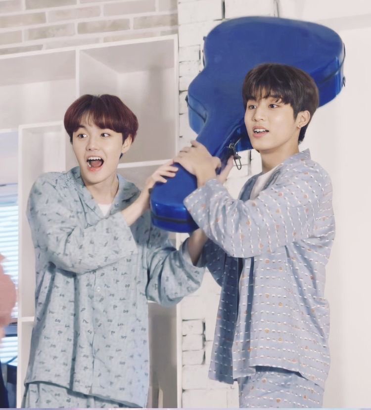 nocontextdowoo's tweet photo. hi ! this is new account dedicated to treasure doyoung and jeongwoo ! we’ll be posting random pictures of them without context, a single like and rt would be highly appreciated ! <33 https://t.co/gJmdTAaDry