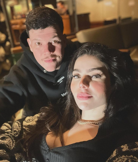Me sinto poderoso como um rei, tomado pelo amor de uma rainha 🤴🏻👸🏻