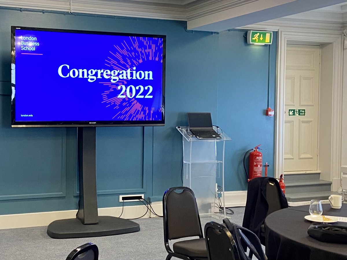 LuAlemany's tweet photo. Getting ready in the #backstage #LBSGrad. CONGRATULATIONS 👏👏👏 #Class22 👩🏻‍🎓🎉🥇👠🥂 https://t.co/1a6T1N9ROe