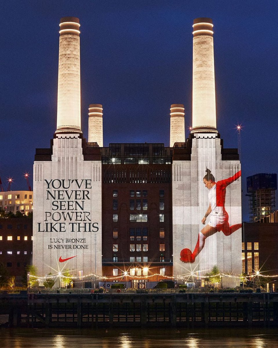 kineticwwUK's tweet photo. .@nikelondon's epic #OOH projections onto iconic British landmarks ahead of the EUFA Euros 2022 celebrate the England Lionesses' standout characteristics: power, defence, icon, speed. 

#NeverSettleNeverDone #BatterseaPowerStation #ThamesBarrier #TowerBridge #NationalGallery https://t.co/sNOFTY2fIi