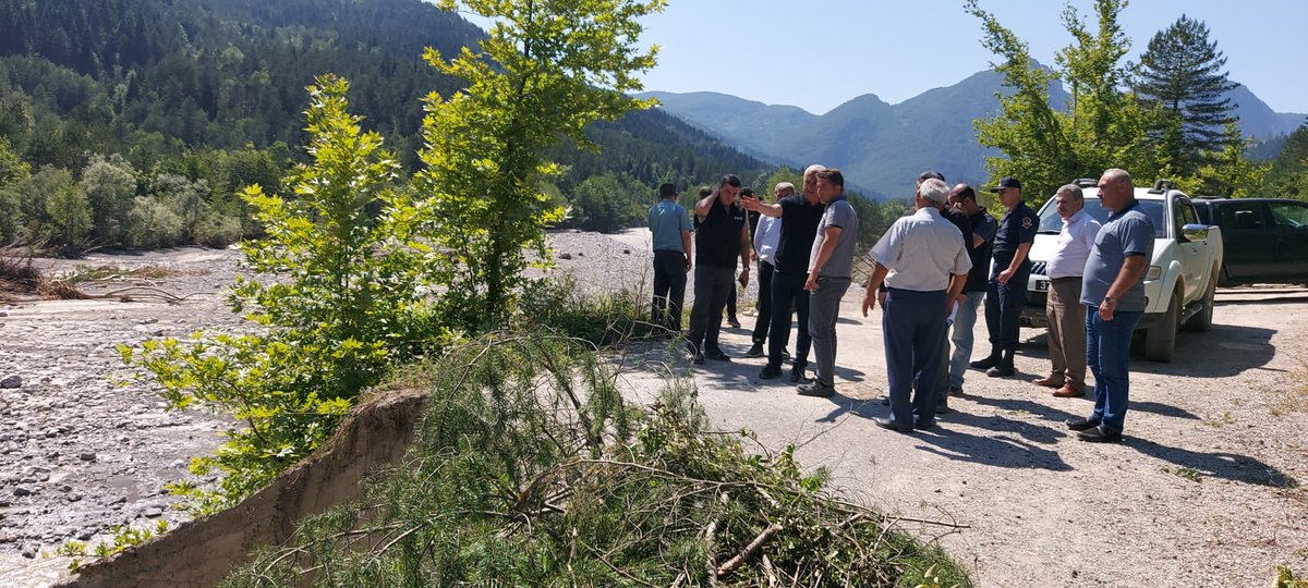 Kastamonu Valiliği (@kastamonuvalilk) on Twitter photo Valimiz Sn. <a href="/Valiavnicakir/">Avni Çakır</a>. Şenpazar İlçe Kaymakam V. Emre Kazanasmaz ve Belediye Başkanı Cem Çınar'dan ilçede yapılan iyileştirme çalışmaları hakkında bilgi aldı.
Şenpazar ilçe merkezinde yapılan çalışmalar ve Dereköy köy yolunda afete bağlı oluşan zararları yerinde inceledi. Valimiz Sn. <a href="/Valiavnicakir/">Avni Çakır</a>. Şenpazar İlçe Kaymakam V. Emre Kazanasmaz ve Belediye Başkanı Cem Çınar'dan ilçede yapılan iyileştirme çalışmaları hakkında bilgi aldı.
Şenpazar ilçe merkezinde yapılan çalışmalar ve Dereköy köy yolunda afete bağlı oluşan zararları yerinde inceledi.