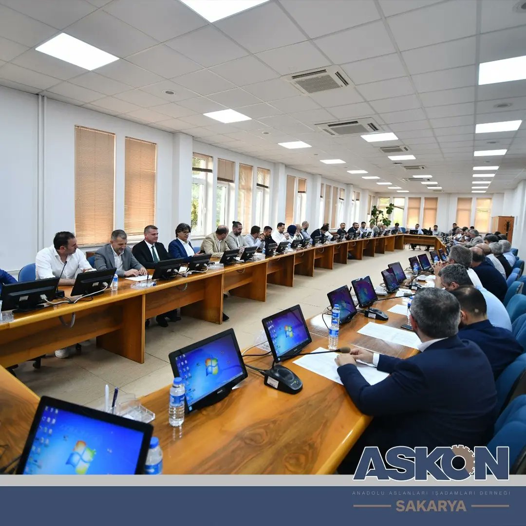 SakaryaAskon's tweet photo. Sakarya Üniversitesi ve ASKON Şubemiz arasında gerçekleştirilen toplantıya ASKON Yönetim Kurulu Üyelerimiz ve Sakarya Üniversite Rektörü, Rektör Yardımcıları, Dekanlar ve Akademisyenler katılım sağladı.Toplantıda Üniversite Sanayi İşbirlikleri hakkında ortak projeler konuşuldu. https://t.co/PLChuzUmn2