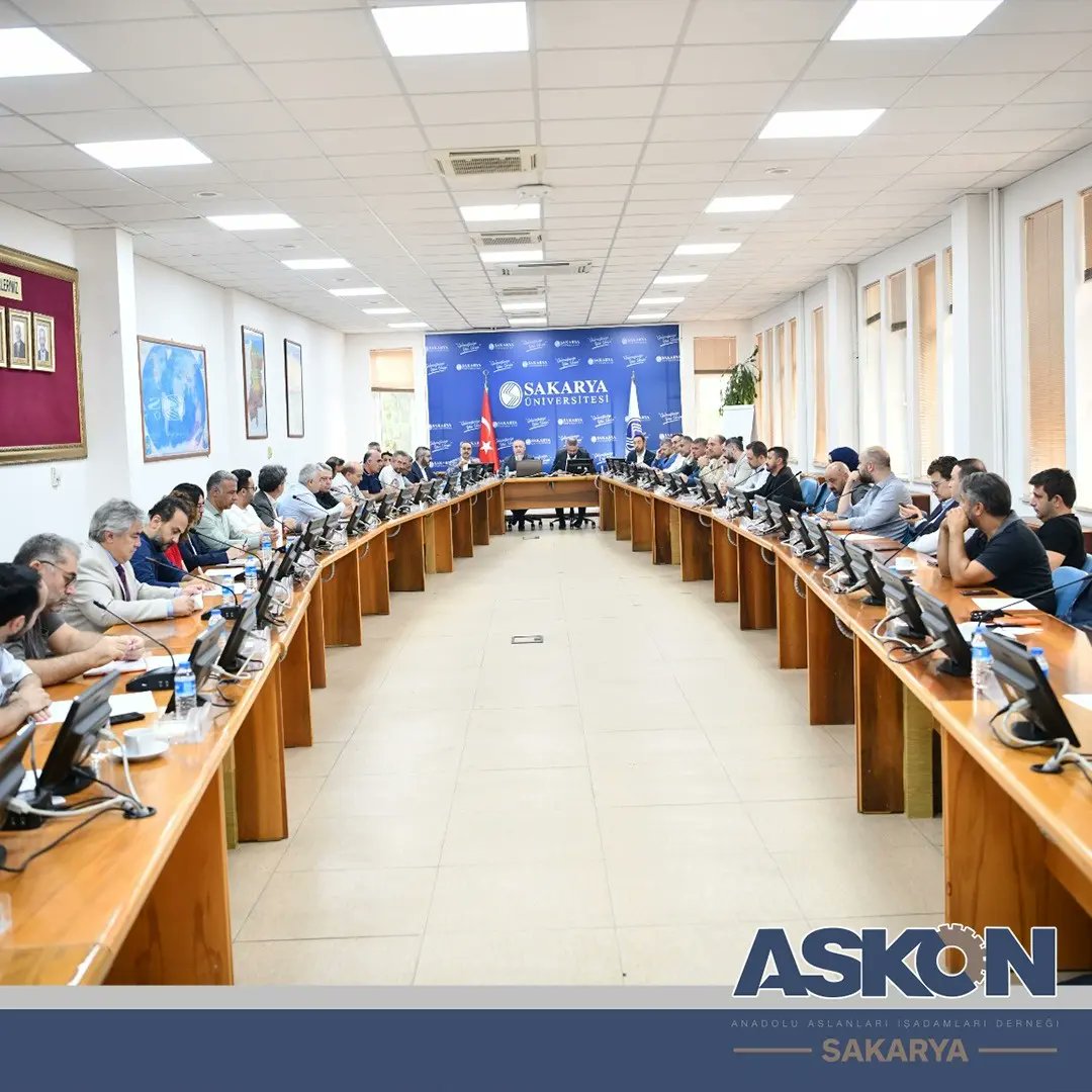 SakaryaAskon's tweet photo. Sakarya Üniversitesi ve ASKON Şubemiz arasında gerçekleştirilen toplantıya ASKON Yönetim Kurulu Üyelerimiz ve Sakarya Üniversite Rektörü, Rektör Yardımcıları, Dekanlar ve Akademisyenler katılım sağladı.Toplantıda Üniversite Sanayi İşbirlikleri hakkında ortak projeler konuşuldu. https://t.co/PLChuzUmn2