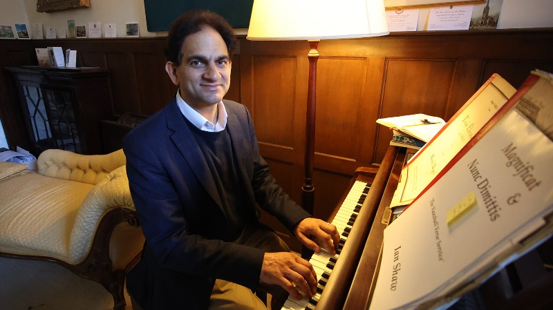 Andrew Nethsingha @ANethsingha, Director of Music @stjohnscam since 2007, will succeed James O'Donnell as Organist and Master of the Choristers @wabbey We wish Andrew every success in his new appointment. We shall certainly miss him! Read more: bit.ly/3yhiMcu