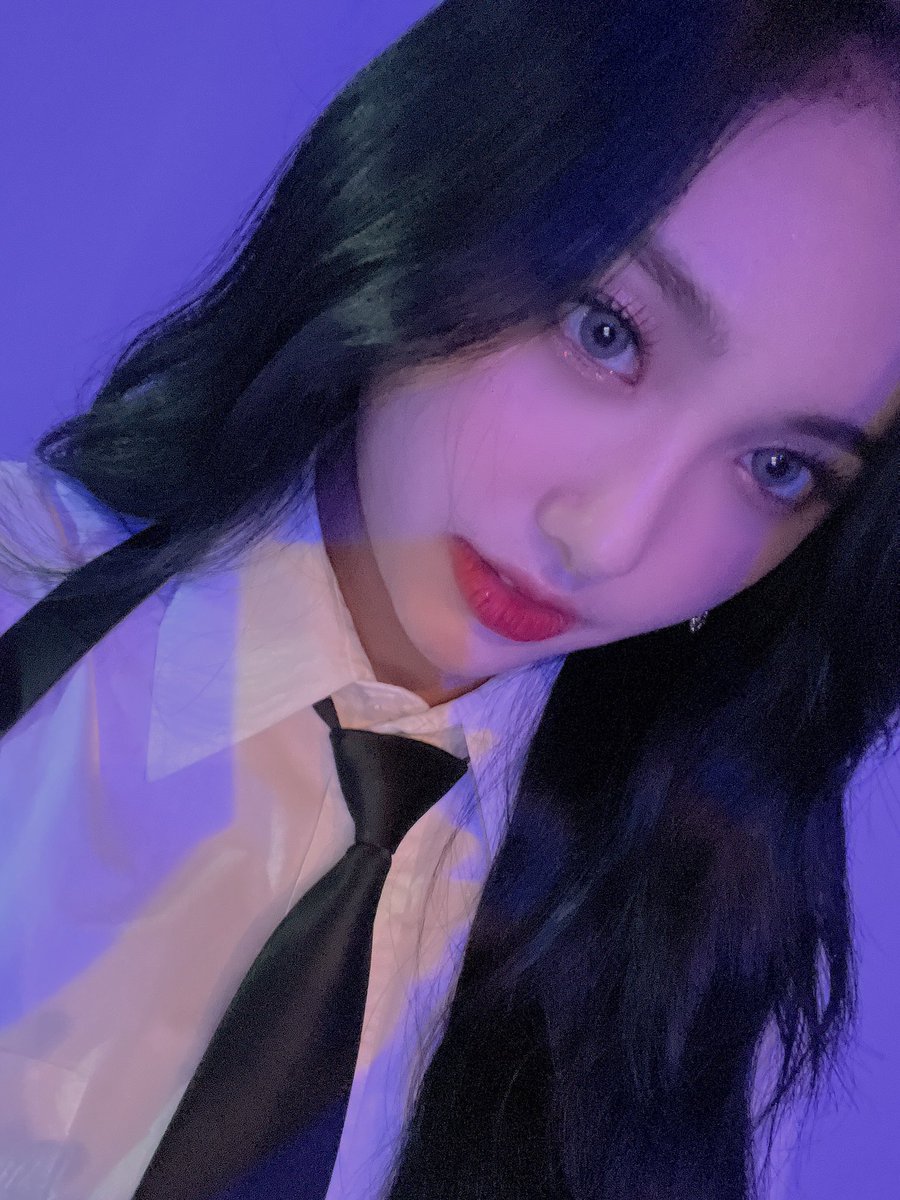 PortalAlSHA's tweet photo. Aisha atualizou o fancafe: 

“Selfies! 

As selfies que tirei no dia do show” https://t.co/9Vrx3XPpSy