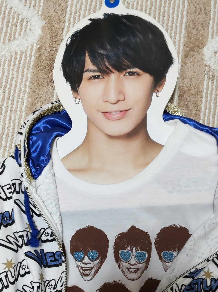 aaa__ooop's tweet photo. 「藤井流星セット(ﾉﾉ_☆)」 うちわ 服フック 自分でアレンジをしたWESTivalパーカー パリピポTシャツ

#担降り #グッズ売ります #藤井流星 https://t.co/7UfQqkuiPL