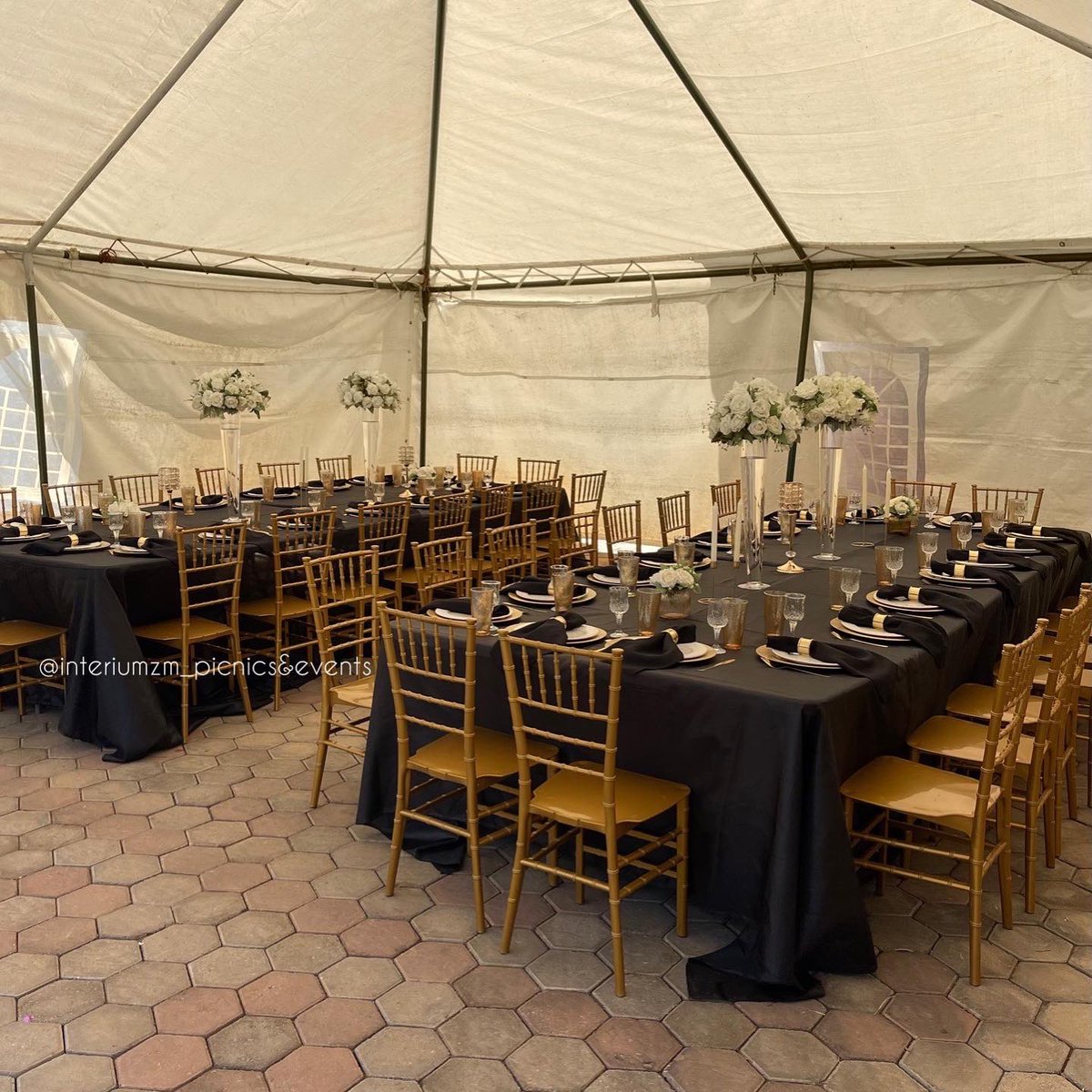 InteriumZ's tweet image. Elegant celebrations 🖤💛🖤

For bookings 
Call :+260976437051.
WhatsApp : +260973562053.