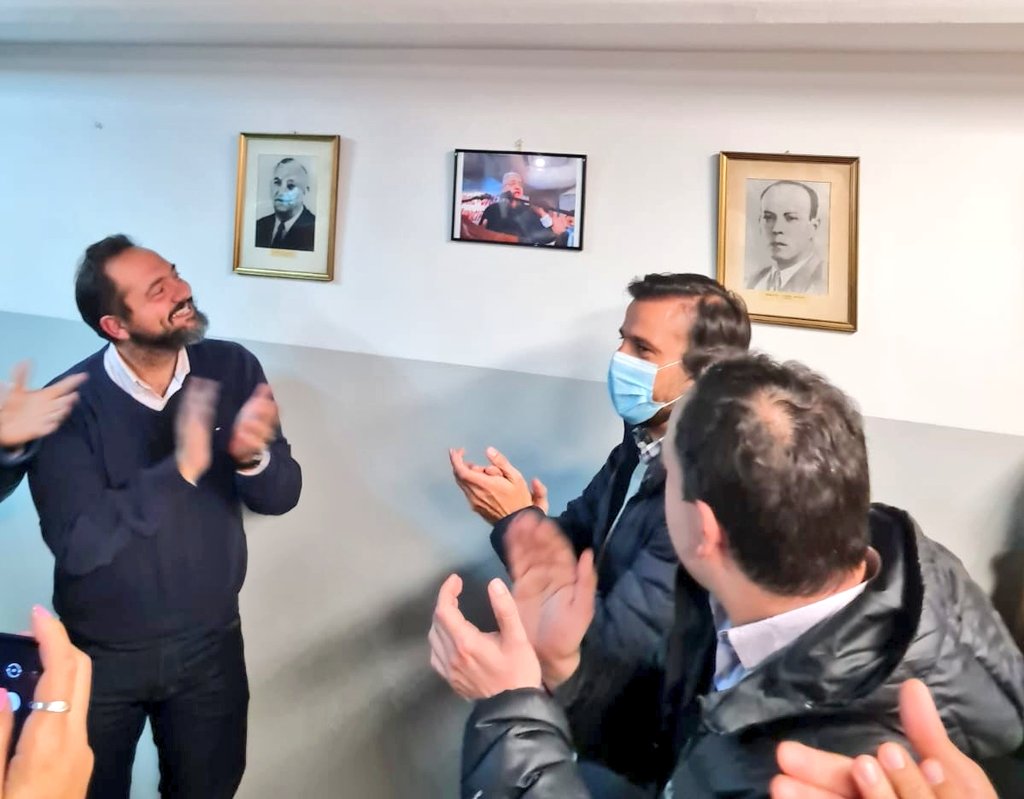 Nos encontramos en Casa Radical para rendirle homenaje a un hombre de lucha y fuertes convicciones como lo fue Alejandro Balian. A un año de su partida, va nuestro sentido reconocimiento al ex-presidente de este comité.¡Alejandro,gracias por tu entrega incondicional a la UCR🇮🇩!