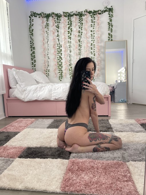 What's everyone doing today? https://t.co/LvieQD3IxG