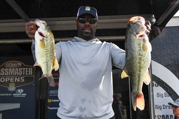 BassFanNews's tweet photo. Former All-Pro NFL Star Trent Cole switches his focus to B.A.S.S. Click https://t.co/CUZfEZjDhA to read about his goal as a pro fisherman. πΈ @bassmaster #PhiladelphiaEagles #ProBowler #ProBassFisherman #TrentCole #Bassmaster #FishingPro https://t.co/A1WHyOm4ij