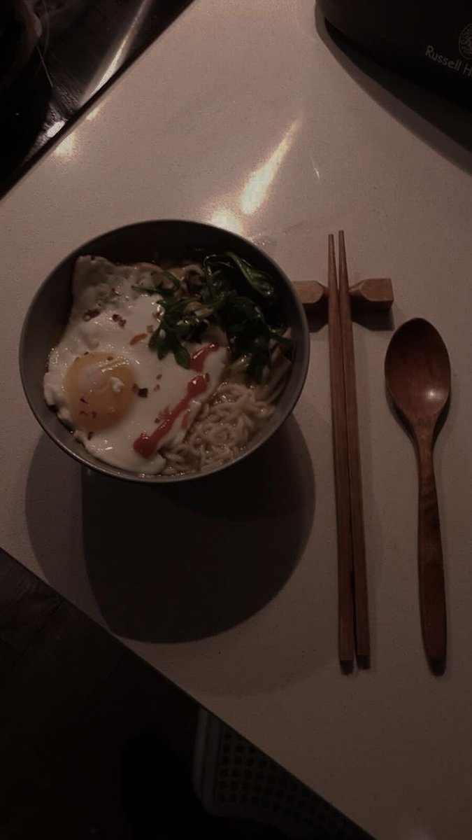 ㅤ ㅤ ㅤ 
Menikmati mi rebus tapi versi awal bulan. Selamat makan.
ㅤ ㅤ ㅤ
